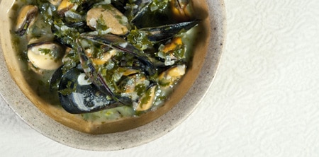 spanish mussels with green sauce