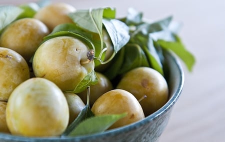 A bowl of wild plums