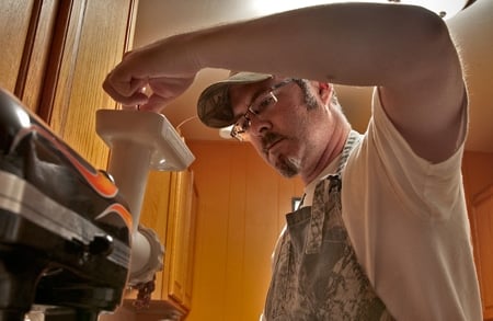 Hank Shaw grinding venison