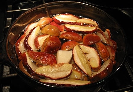Boiling porcini in vinegar. 