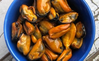 Smoked mussels made at home