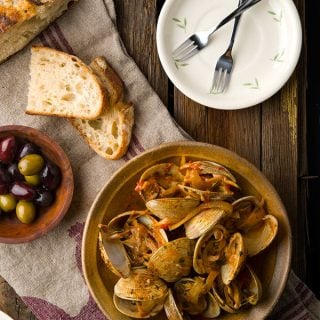 Spanish spicy clams