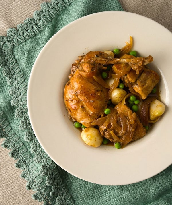 Braised rabbit with garlic in a bowl