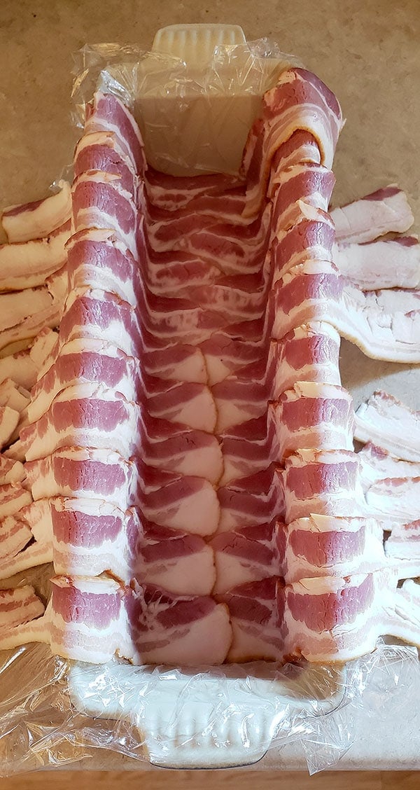 Lining a terrine pan with bacon slices