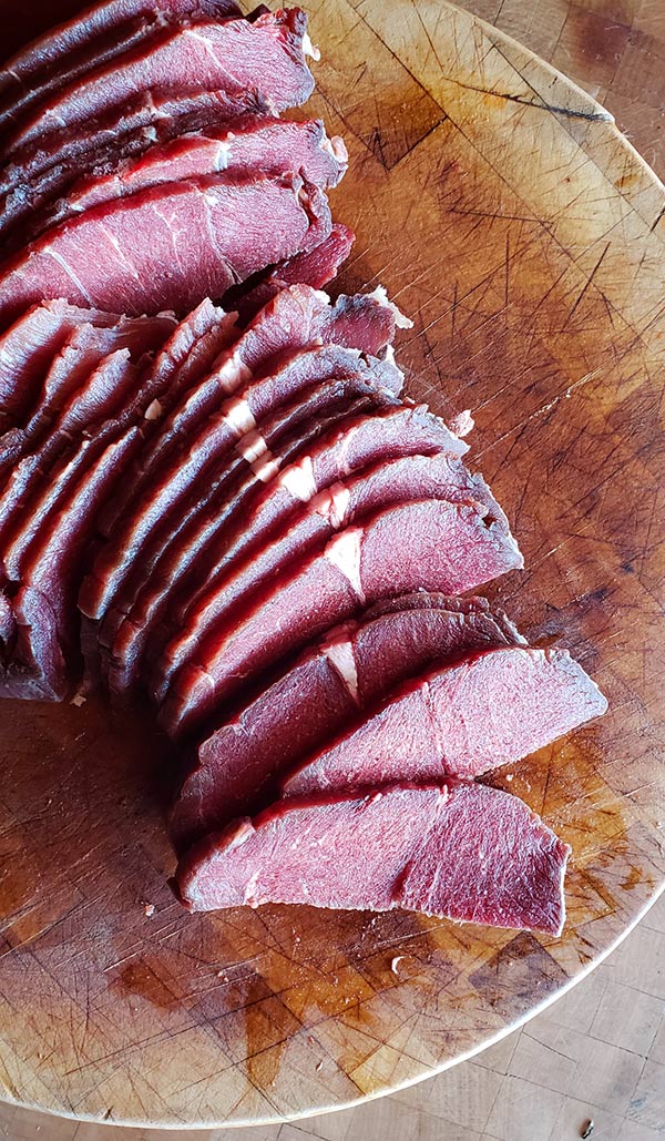 Slicing meat for carne seca