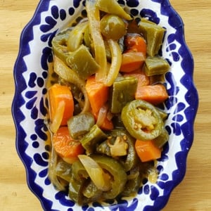 A bowl of nopales en escabeche