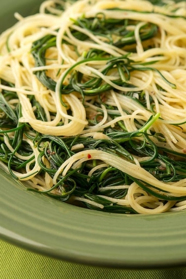 A plate of agretti pasta.