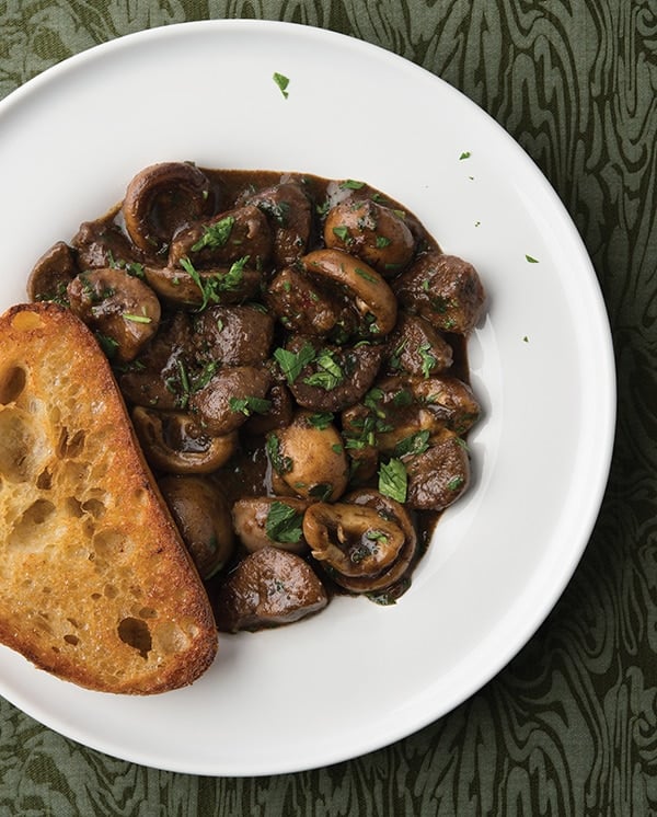 Deviled kidneys with toasted bread
