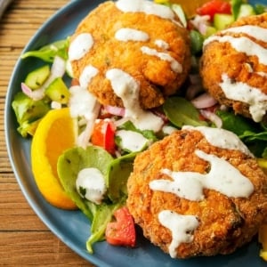 Closeup of a plate of salmon cakes