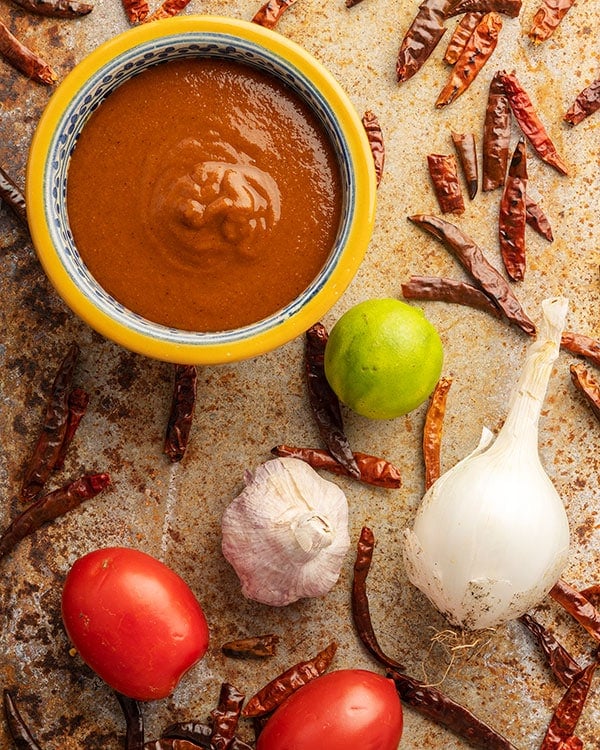 Ingredients for salsa de chile de arbol