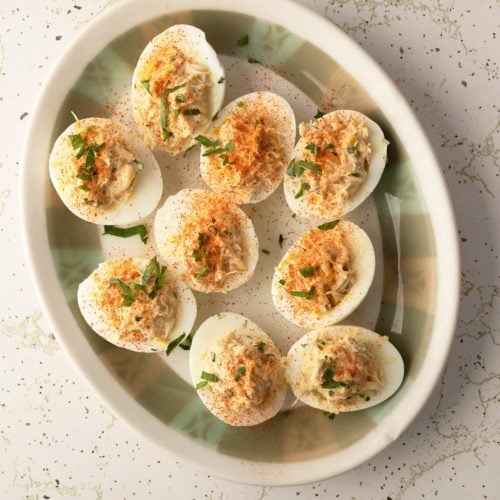 https://honest-food.net/wp-content/uploads/2021/01/crab-deviled-eggs-recipe-500x500.jpg