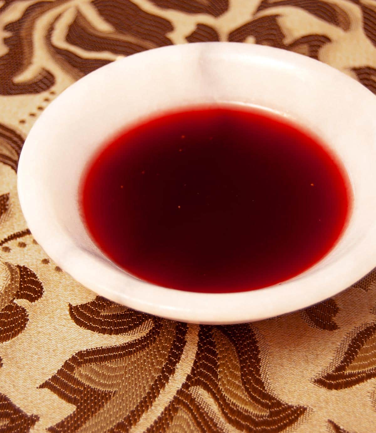 A bowl of fig syrup. 
