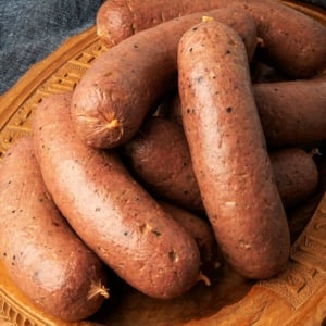 Close up of links of braunschweiger.