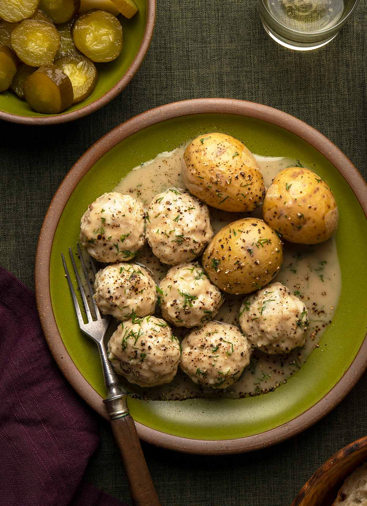 Pike balls, a classic pike recipe, served with potatoes and gravy. 