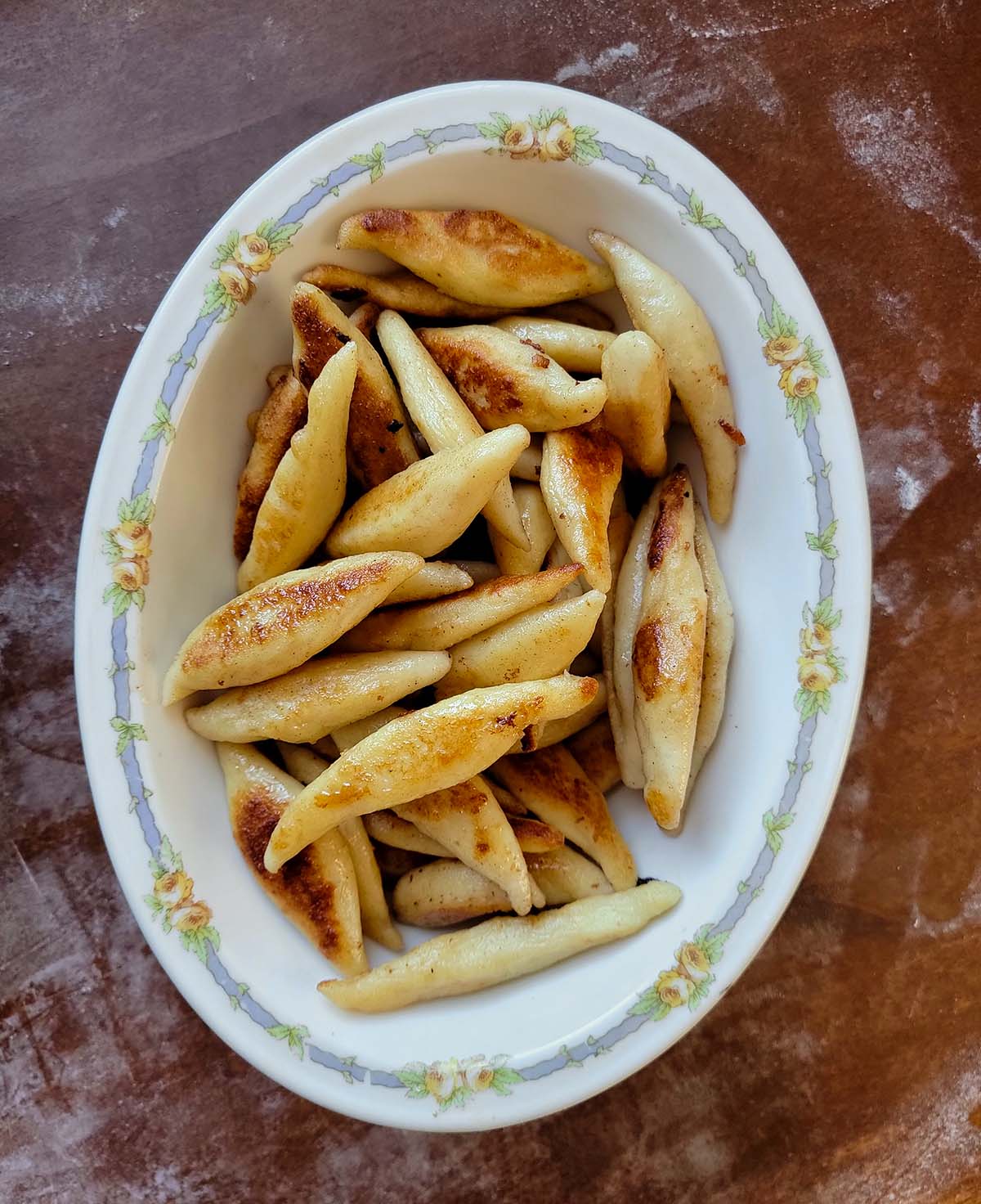 Finished shupfnudeln in a bowl. 